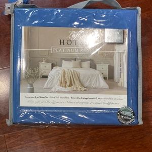 Luxurious Loft hotel platinum series Blue Twin Size nwt